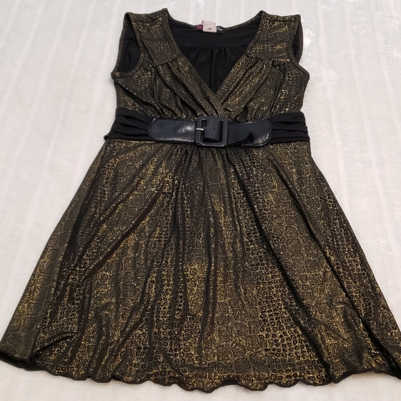 BOGO Free🦋 Volume One Juniors Belted Glitter Top - Picture 4 of 11